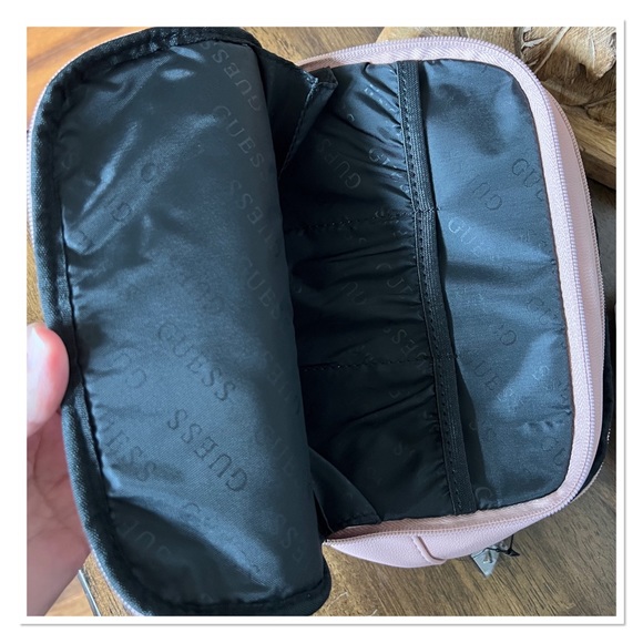 GUESS Blush Pink Quilted Makeup/Cosmetics Travel Bag 🆕 - Picture 6 of 11